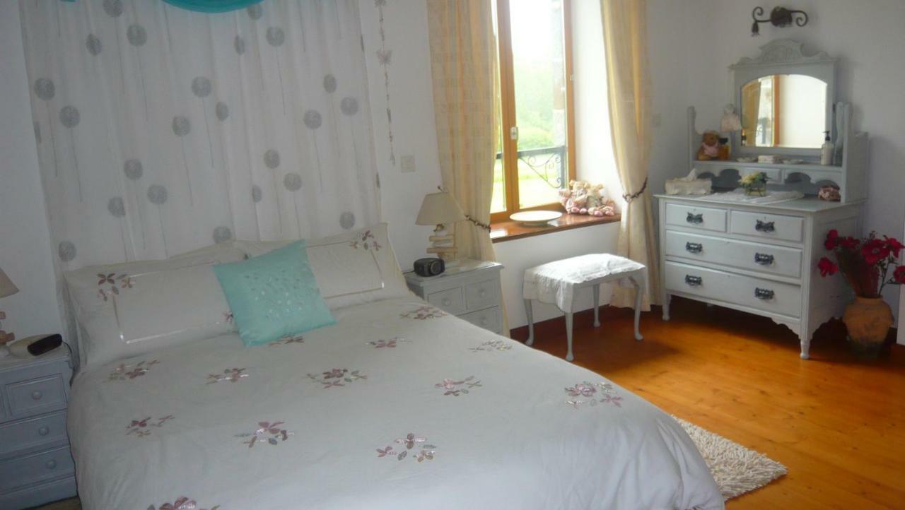 Le Rocher B&B Yvrandes Bagian luar foto