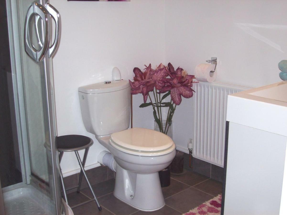 Le Rocher B&B Yvrandes Bagian luar foto