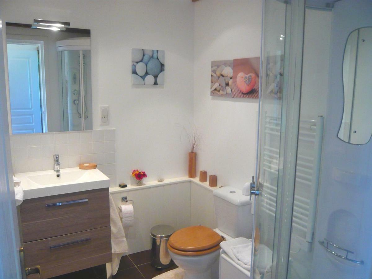 Le Rocher B&B Yvrandes Bagian luar foto