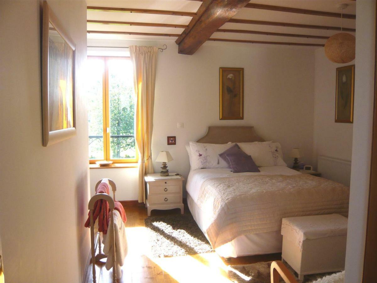 Le Rocher B&B Yvrandes Bagian luar foto