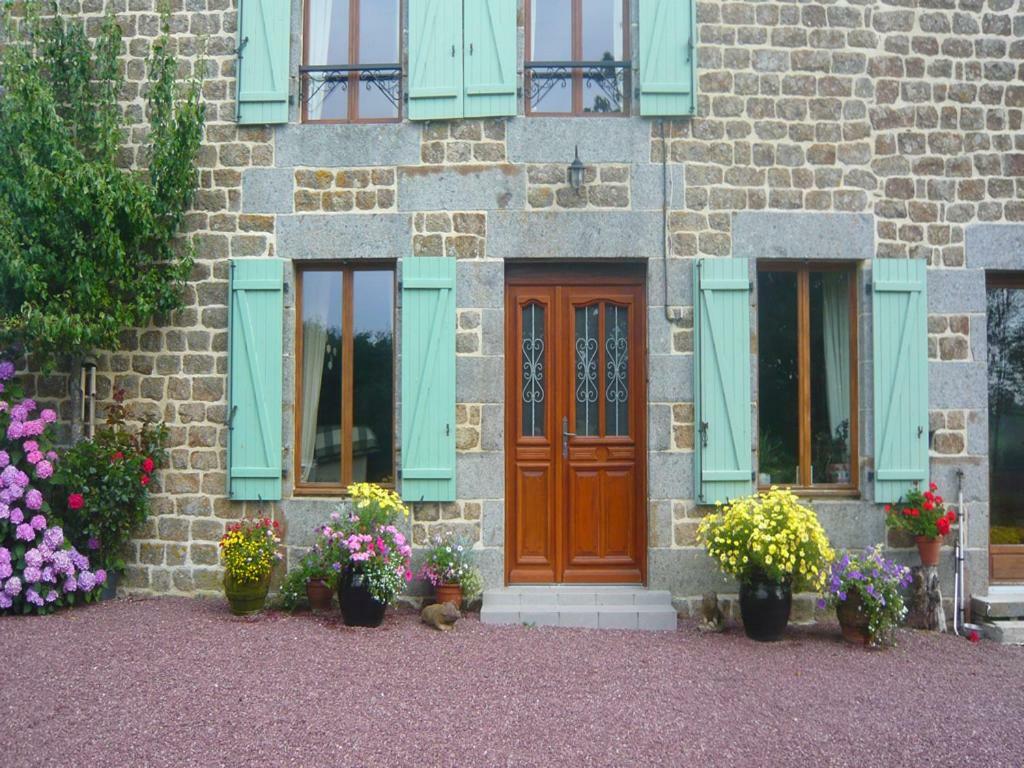 Le Rocher B&B Yvrandes Bagian luar foto