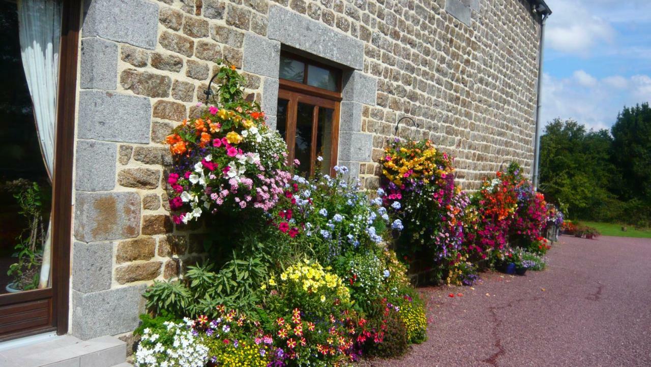 Le Rocher B&B Yvrandes Bagian luar foto