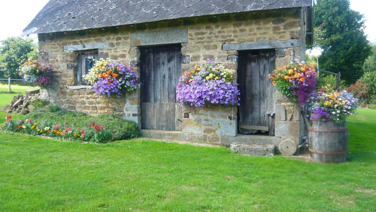 Le Rocher B&B Yvrandes Bagian luar foto