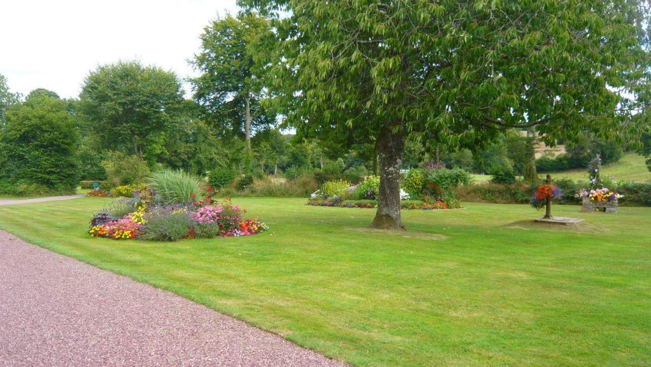 Le Rocher B&B Yvrandes Bagian luar foto