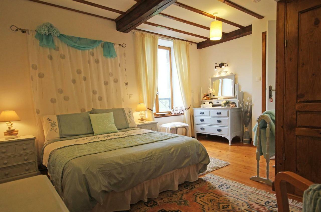 Le Rocher B&B Yvrandes Bagian luar foto