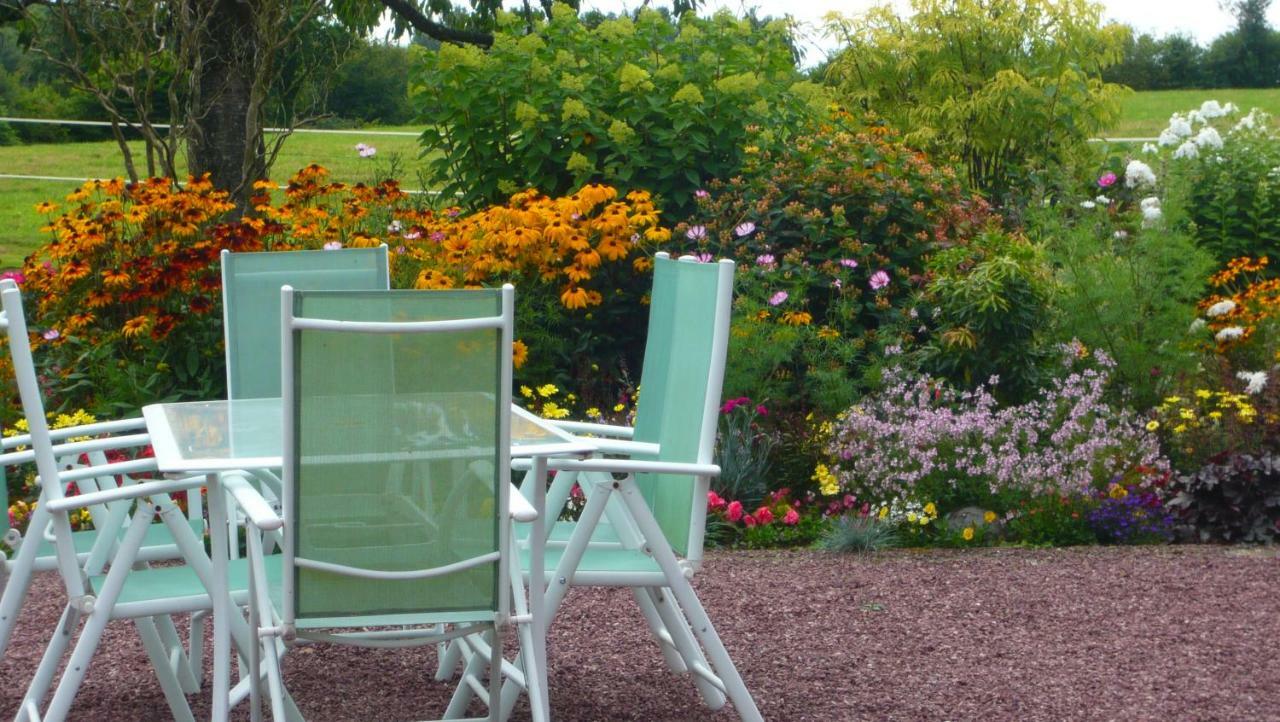 Le Rocher B&B Yvrandes Bagian luar foto